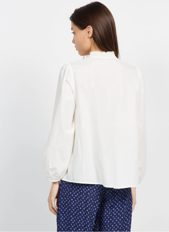 ONE STEP Katoenen Blouse Met Victoriaanse Kraag En Engels Kant | Wit 4 ONE STEP Katoenen Blouse Met Victoriaanse Kraag En Engels Kant | Wit - Afbeelding 2