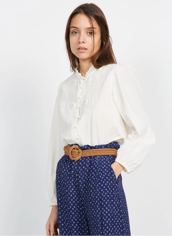 ONE STEP Katoenen Blouse Met Victoriaanse Kraag En Engels Kant | Wit 3 ONE STEP Katoenen Blouse Met Victoriaanse Kraag En Engels Kant | Wit