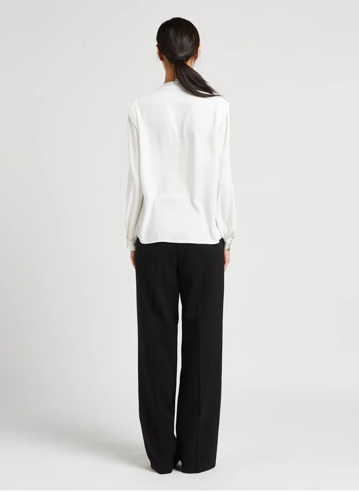 MAISON 123 CLAUDIA - Soepelvallende Blouse Met Ronde Hals | Wit 8 MAISON 123 CLAUDIA - Soepelvallende Blouse Met Ronde Hals | Wit - Afbeelding 6