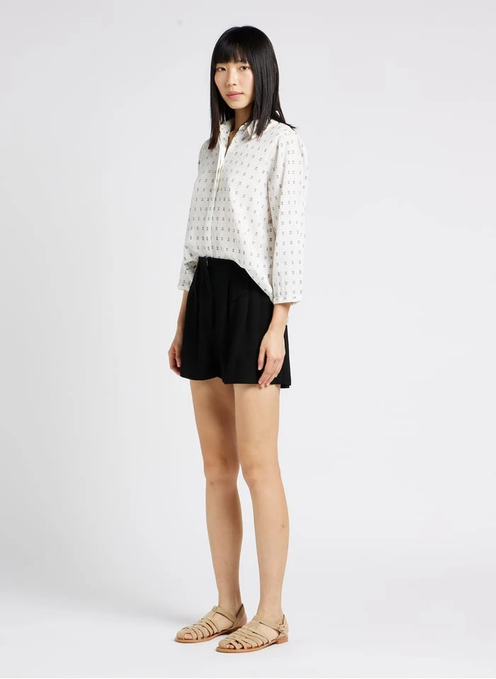 SEE U SOON Recht Short Met Textuur | Zwart 10 SEE U SOON Recht Short Met Textuur | Zwart - Afbeelding 8