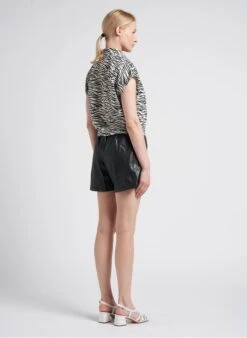 IRIS - Wijd, Imitatieleren Short | Zwart 15 IRIS - Wijd, Imitatieleren Short | Zwart -MORGAN Verkoop 4151196