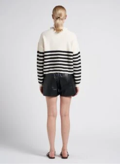 IRIS - Wijd, Imitatieleren Short | Zwart 17 IRIS - Wijd, Imitatieleren Short | Zwart -MORGAN Verkoop 4151200