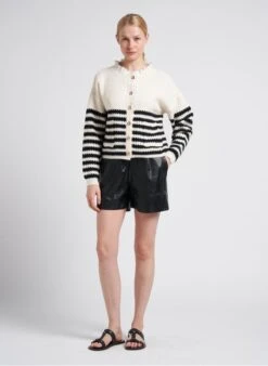 IRIS - Wijd, Imitatieleren Short | Zwart 16 IRIS - Wijd, Imitatieleren Short | Zwart -MORGAN Verkoop 4151201