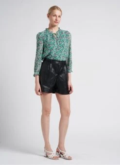 IRIS - Wijd, Imitatieleren Short | Zwart 18 IRIS - Wijd, Imitatieleren Short | Zwart -MORGAN Verkoop 4151209