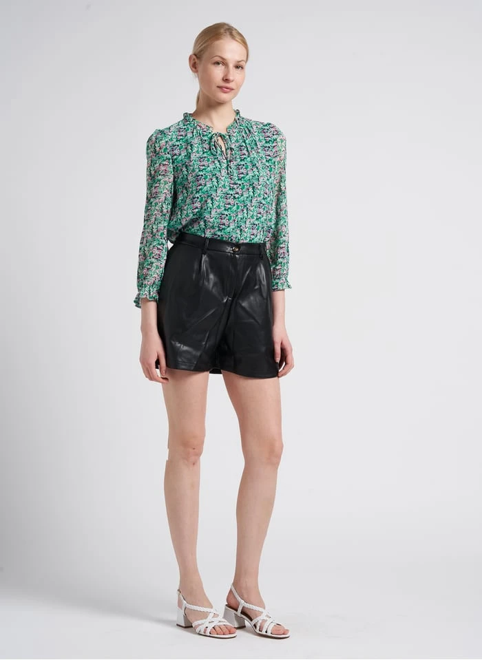IRIS - Wijd, Imitatieleren Short | Zwart 10 IRIS - Wijd, Imitatieleren Short | Zwart - Afbeelding 8
