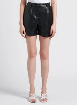 IRIS - Wijd, Imitatieleren Short | Zwart