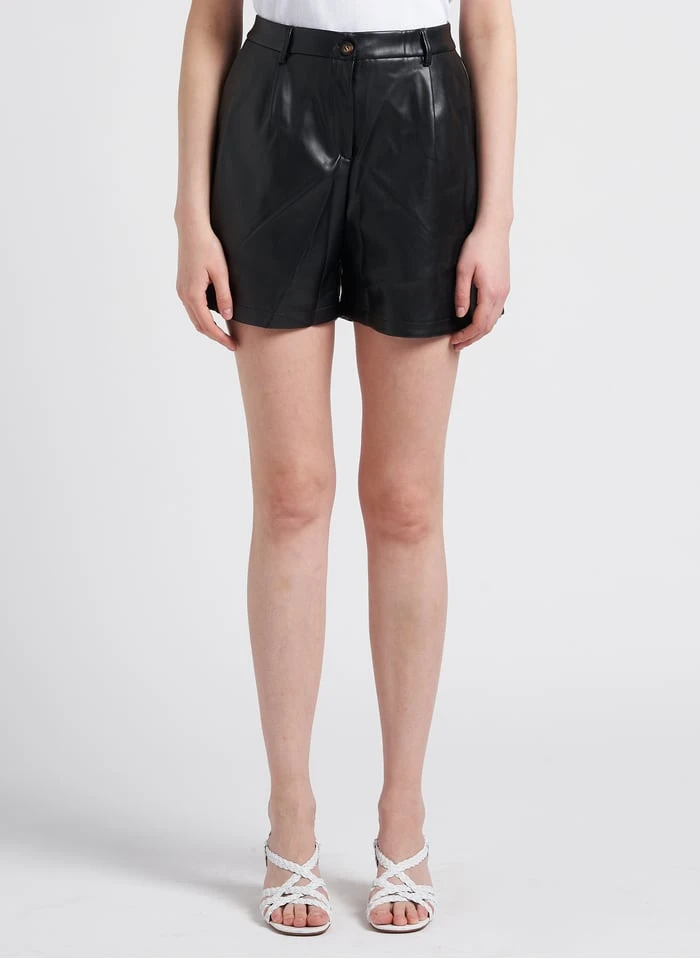 IRIS - Wijd, Imitatieleren Short | Zwart 3 IRIS - Wijd, Imitatieleren Short | Zwart