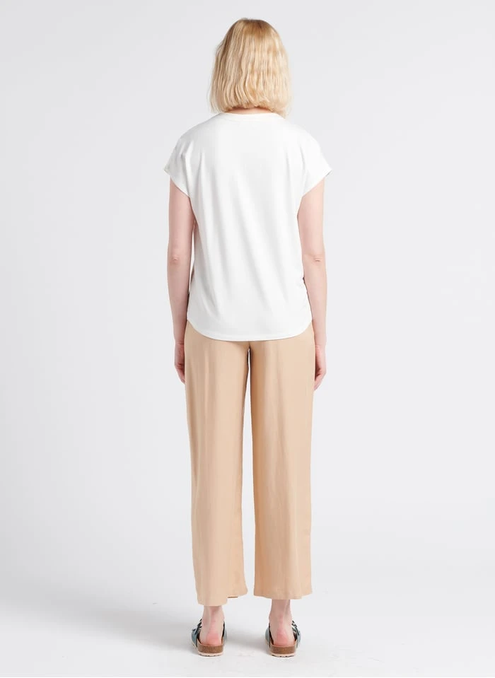 MAISON 123 HANNAH - Satijnachtige Top Met Tuniekhals | Wit 6 MAISON 123 HANNAH - Satijnachtige Top Met Tuniekhals | Wit - Afbeelding 5