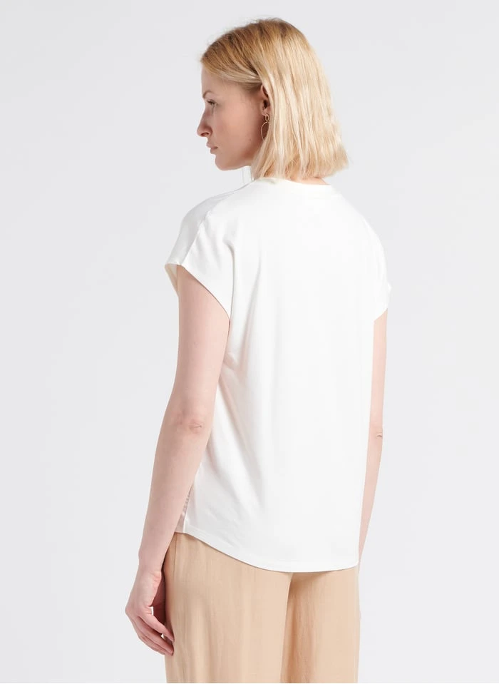 MAISON 123 HANNAH - Satijnachtige Top Met Tuniekhals | Wit 3 MAISON 123 HANNAH - Satijnachtige Top Met Tuniekhals | Wit - Afbeelding 2